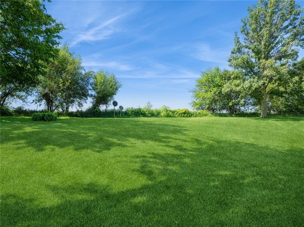1221 S 20th Ave W, Newton, IA 50208