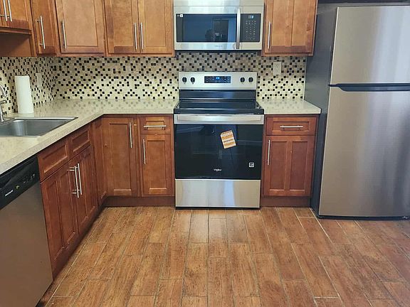 3rd image of 219 Payne Ct