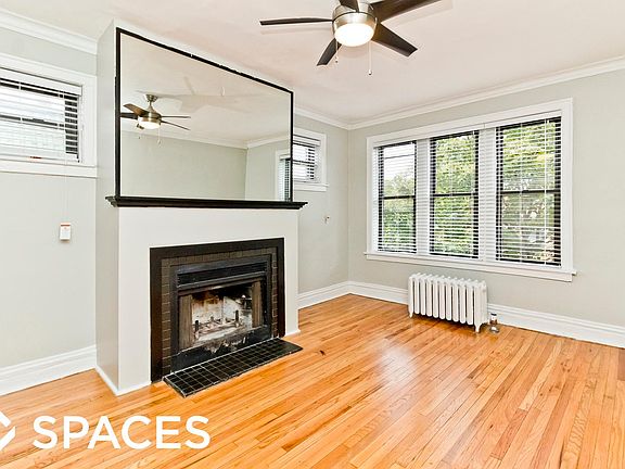 3rd image of 635 W Roscoe Street # 3o Top Flr