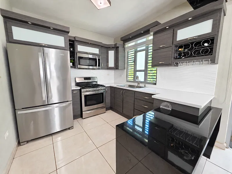 3 bed, 3.0 bath, 1300 sqft, $1,650 — Photo 4