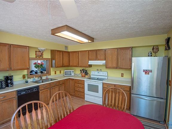 4th image of 340 Francis Dr