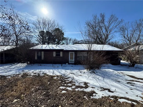 2305 Cottonwood Pl, Springdale, AR 72762
