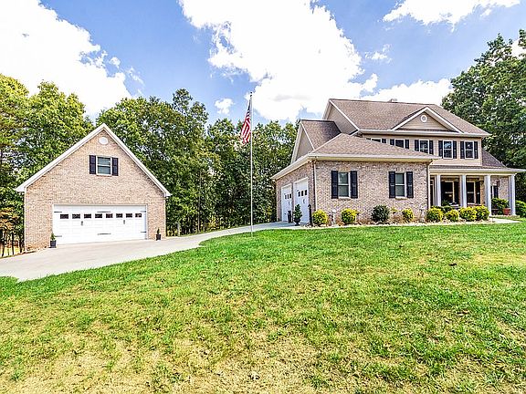 3rd image of 217 Coyatee Dr