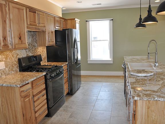 4th image of 1301-1305 S Westnedge Ave
