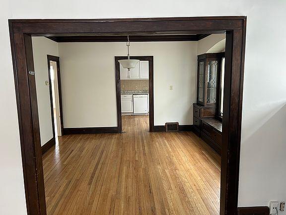 5th image of 2166 Eldred Ave