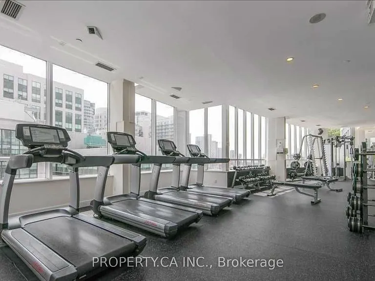 250 Wellington St W #1531 — Photo 12