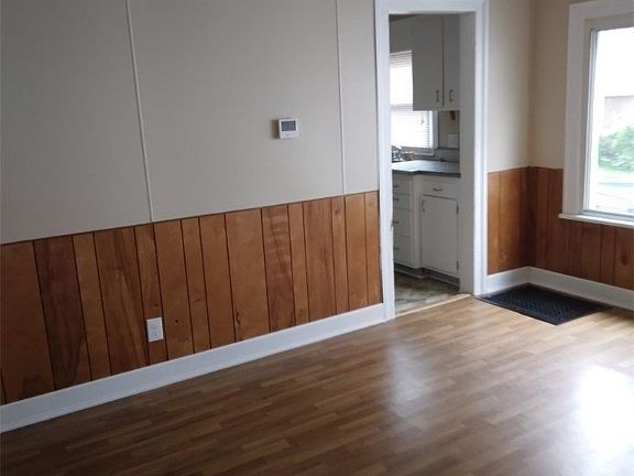 4th image of 318 E Walnut Ave