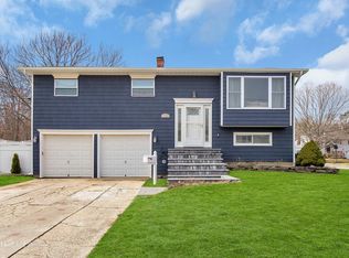 110 Stephen Rd, Bayport, NY 11705