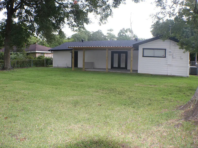 340 Armstrong Dr — Photo 7