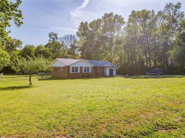 125 Clairmont Dr, Calhoun, GA 30701