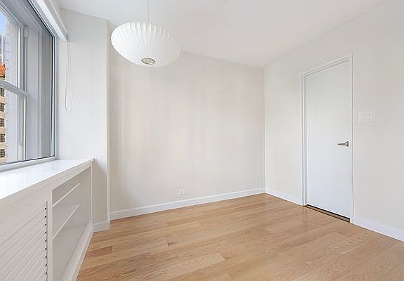 3rd image of 430 W 34th St APT 7E