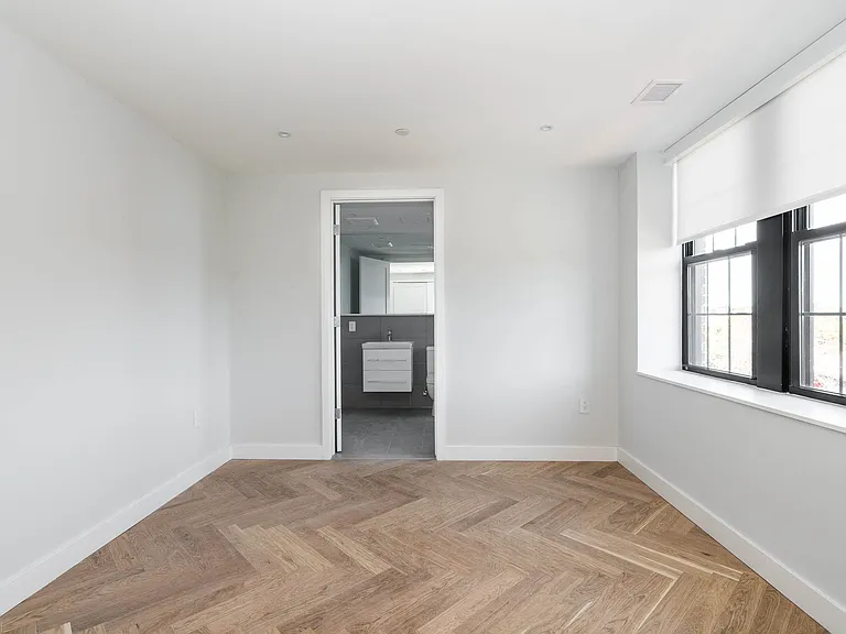 The Stanton — Photo 78