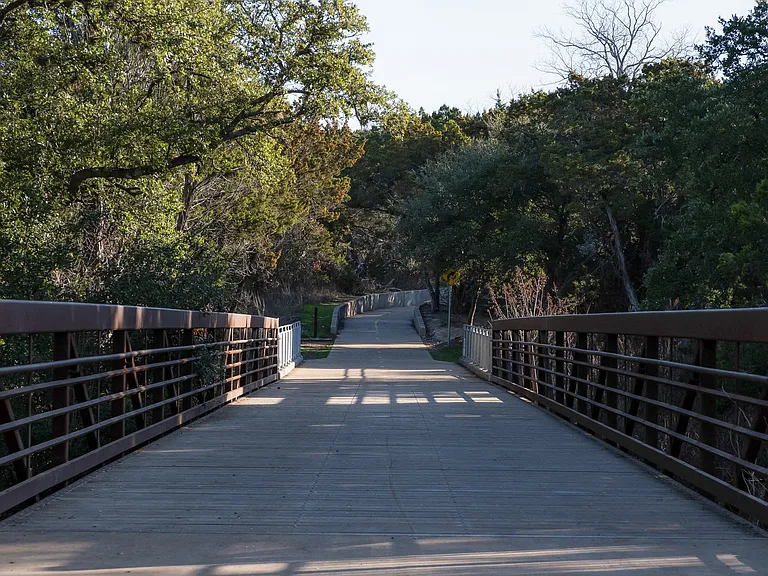 10 minutes from Walnut Creek Metropolitan Park with 15 miles of hiking trails