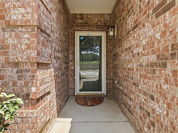 3rd image of 213 Sardius Blvd