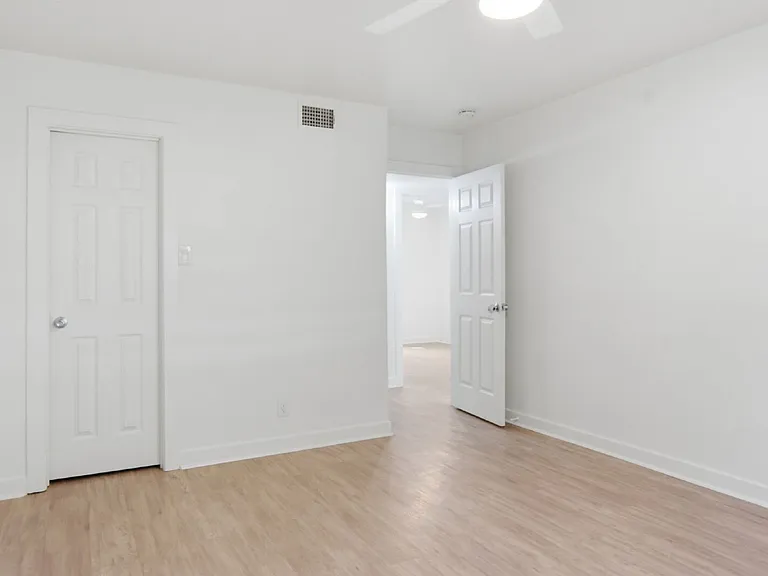 809 James St — Photo 18