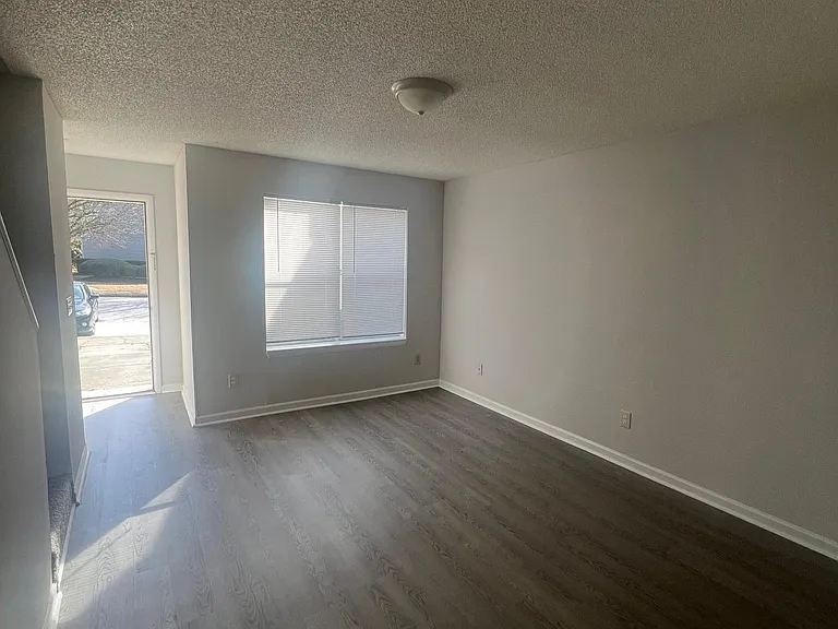 206 Greenwood Dr #206 — Photo 5
