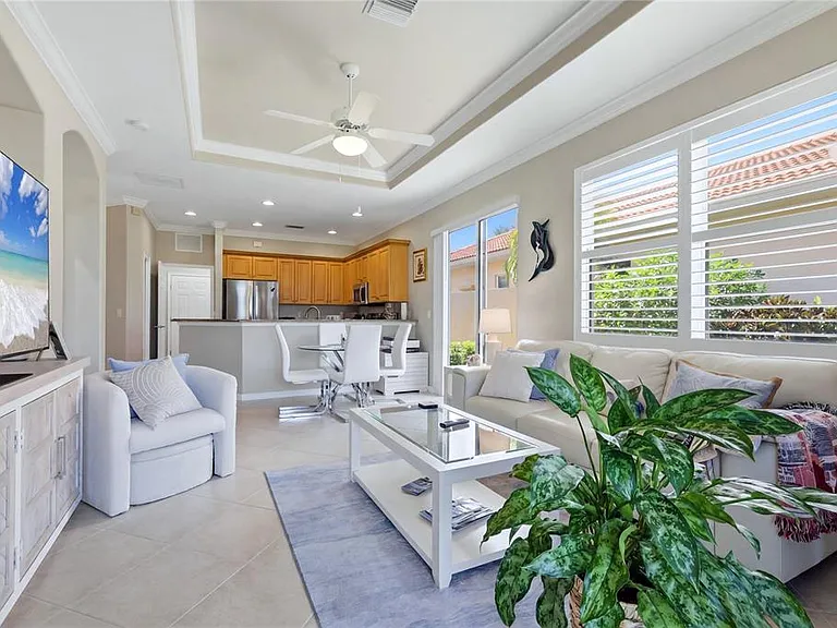 490 Montelluna Dr — Photo 5