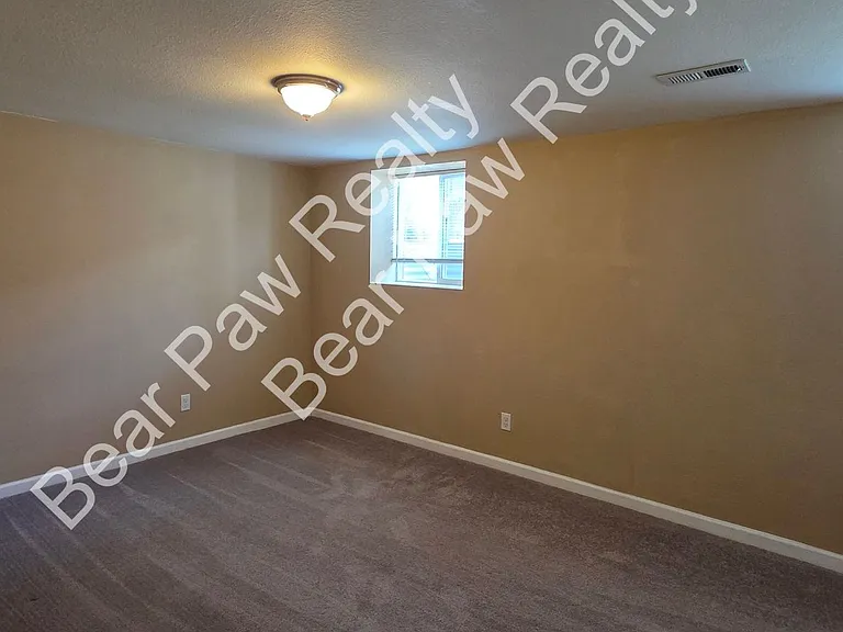 130 Williams St — Photo 8
