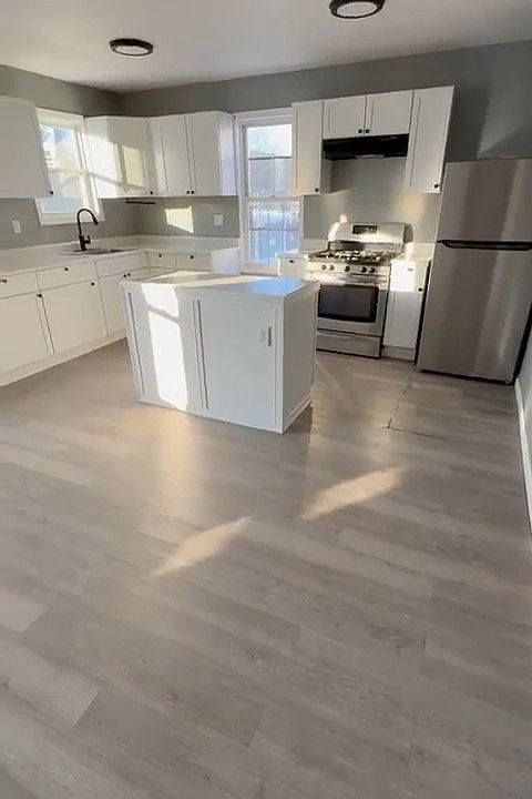 1st image of 131 Daboll St Floor 3