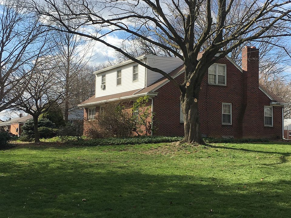 2nd image of 1760 Ridge Ave