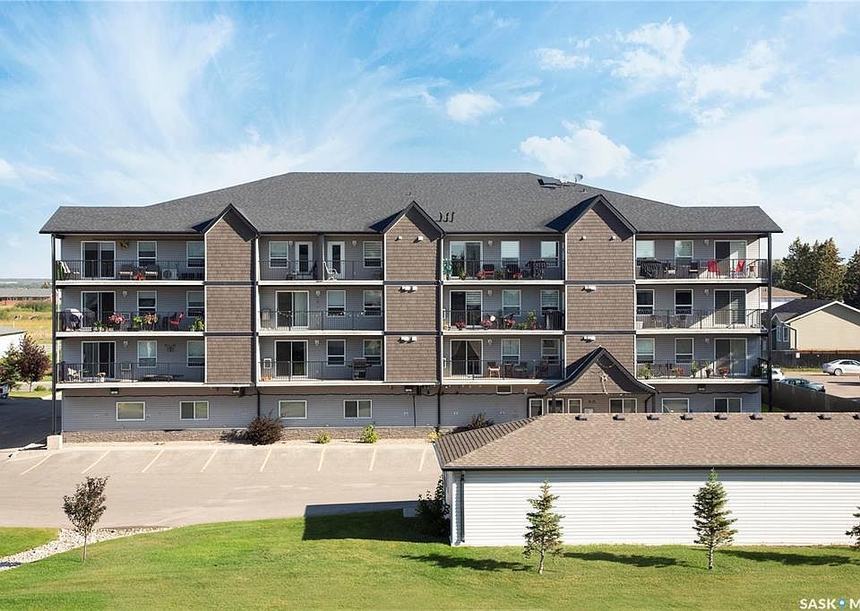 1st image of 2761 Woodbridge Dr #208