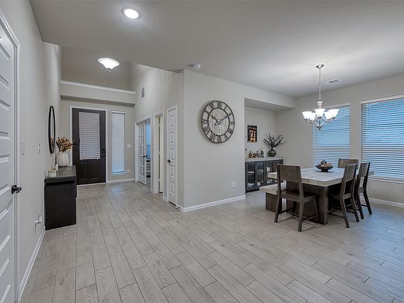 4th image of 5902 Wayne Way