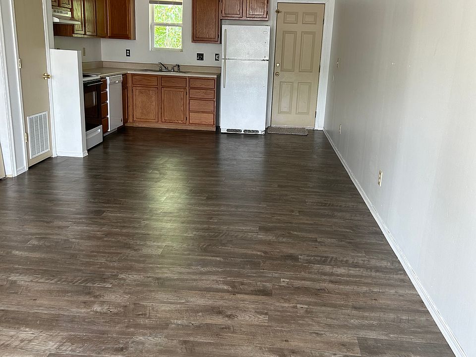 2nd image of 1100 SE Ray Dr