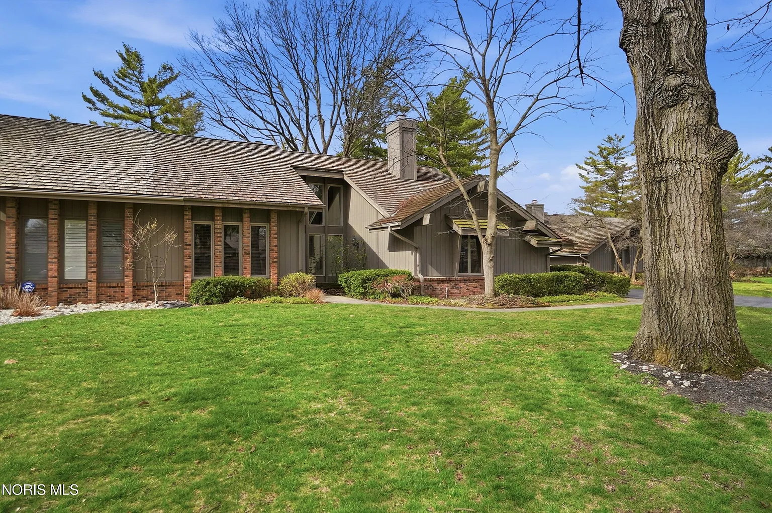 29633 Shelbourne Rd photo 1
