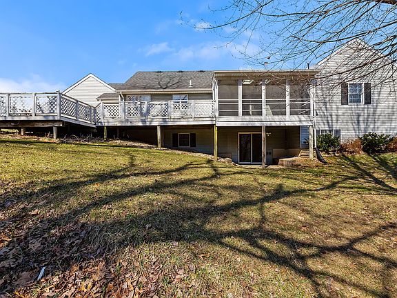 4th image of 9481 Sullivan Ln