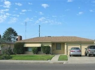 1712 Cherry Ave, Sanger, CA 93657
