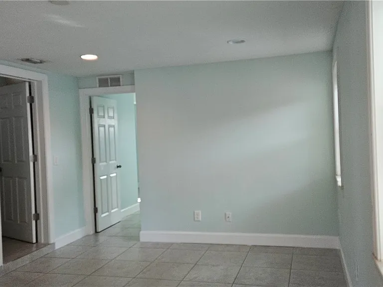 1626 Grace Ave — Photo 11