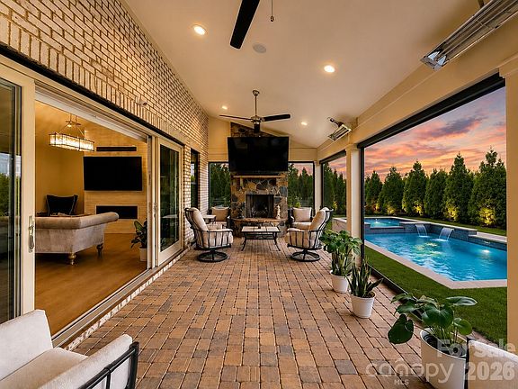 2nd image of 3066 Belden Dr