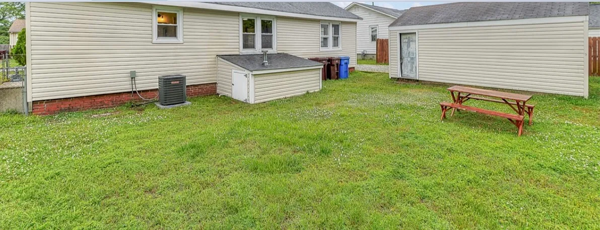 3 bed, 1269 sqft, $2,400 — Photo 2