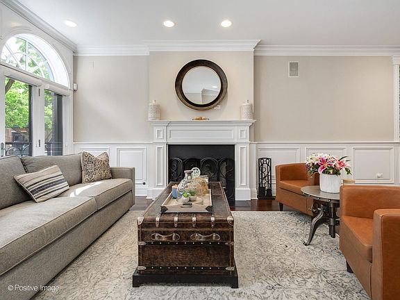 3rd image of 2718 N Wayne Ave #1