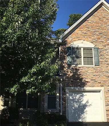 Gorgeous 4 Bedrooms Townhoue