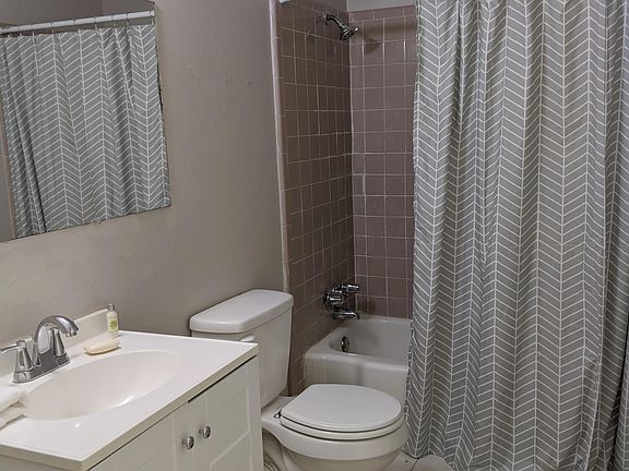 5th image of 9621 Larston St Unit B