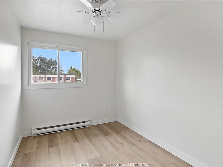 328 Fryer St — Photo 15