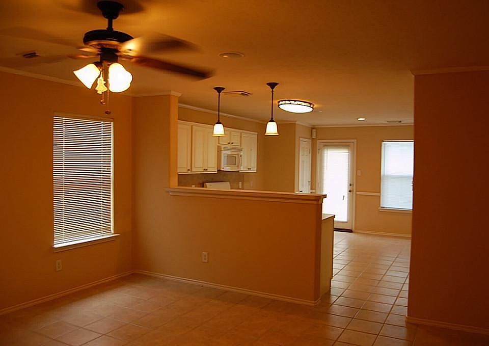 2nd image of 3611 Avalon Castle Dr