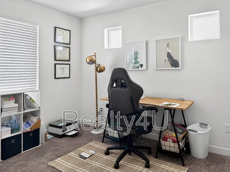 138 E Crown Point Dr — Photo 11