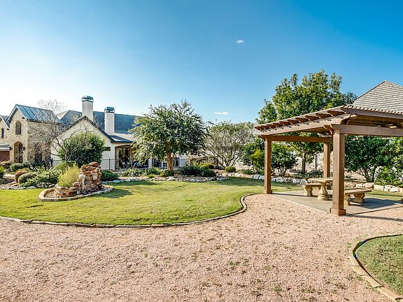 3rd image of 1304 Gruene Leaf Dr