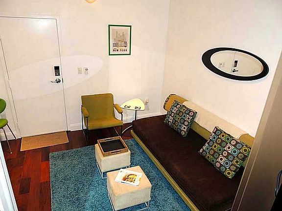 3rd image of 526 15th St APT 6
