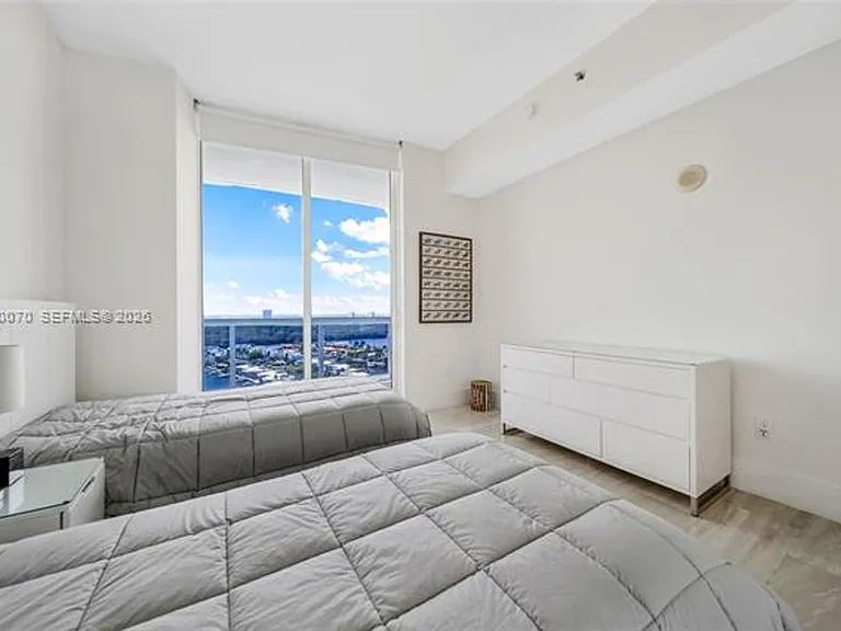 16001 Collins Ave #2305 — Photo 16