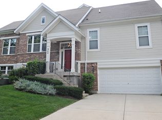 940 Tuscany Dr, Streamwood, IL 60107