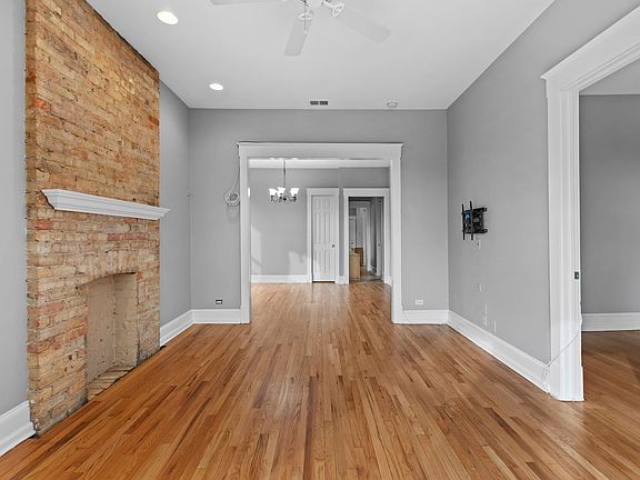 3rd image of 1658 W Nelson St