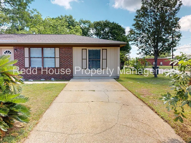 600 Howell St — Photo 2