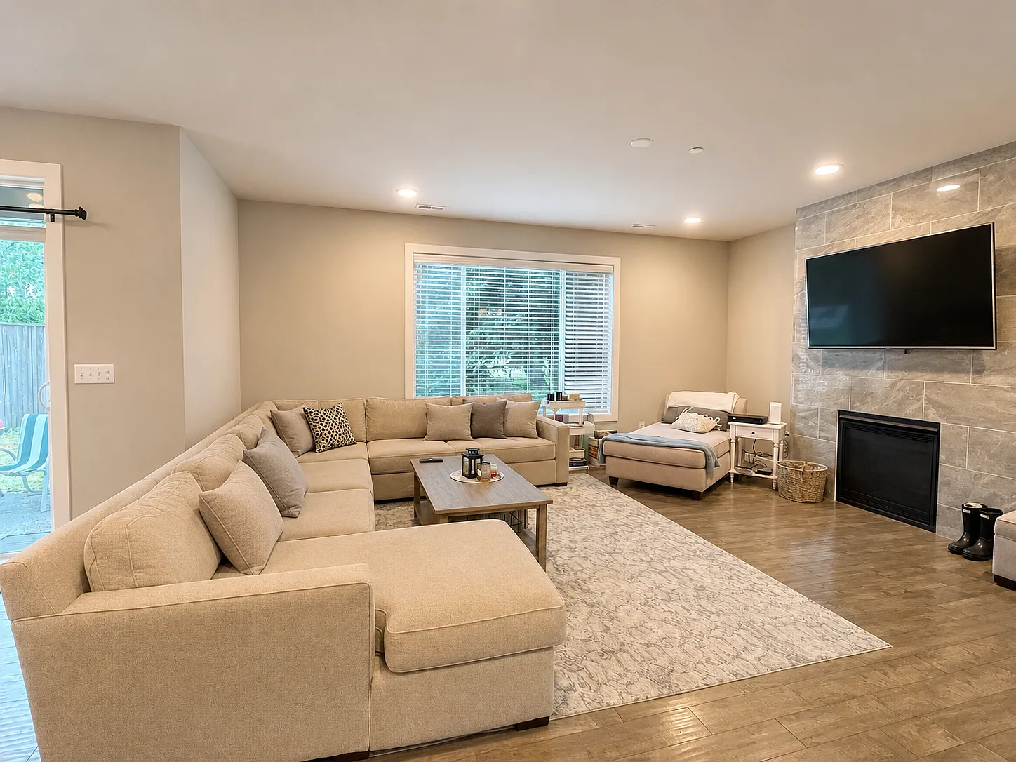 6 bed, 2920 sqft, $949 — Photo 3