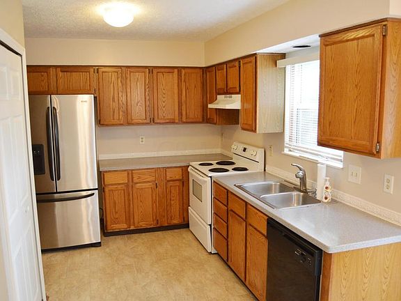 5th image of 3184 Southern Hills Dr