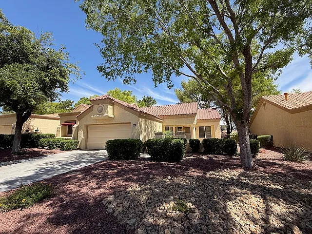 9028 Starmount Dr — Photo 2