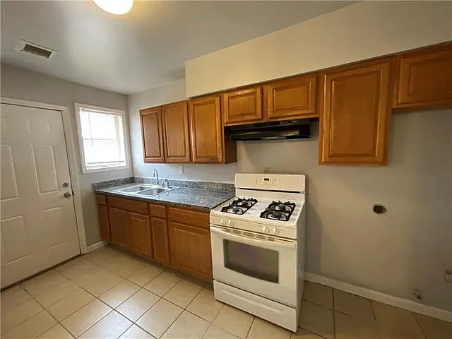 1225 Harrison Ave — Photo 10