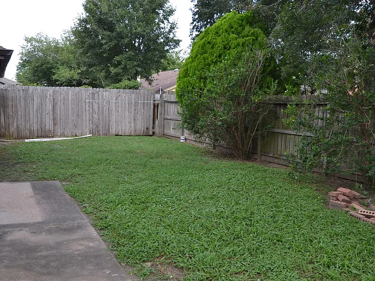 20010 Fort Custer Ct — Photo 17